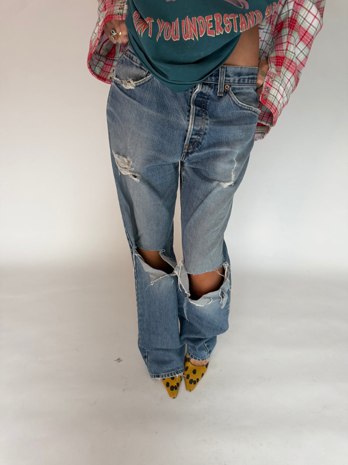 VINTAGE DISTRESSED LEVI’S JEANS