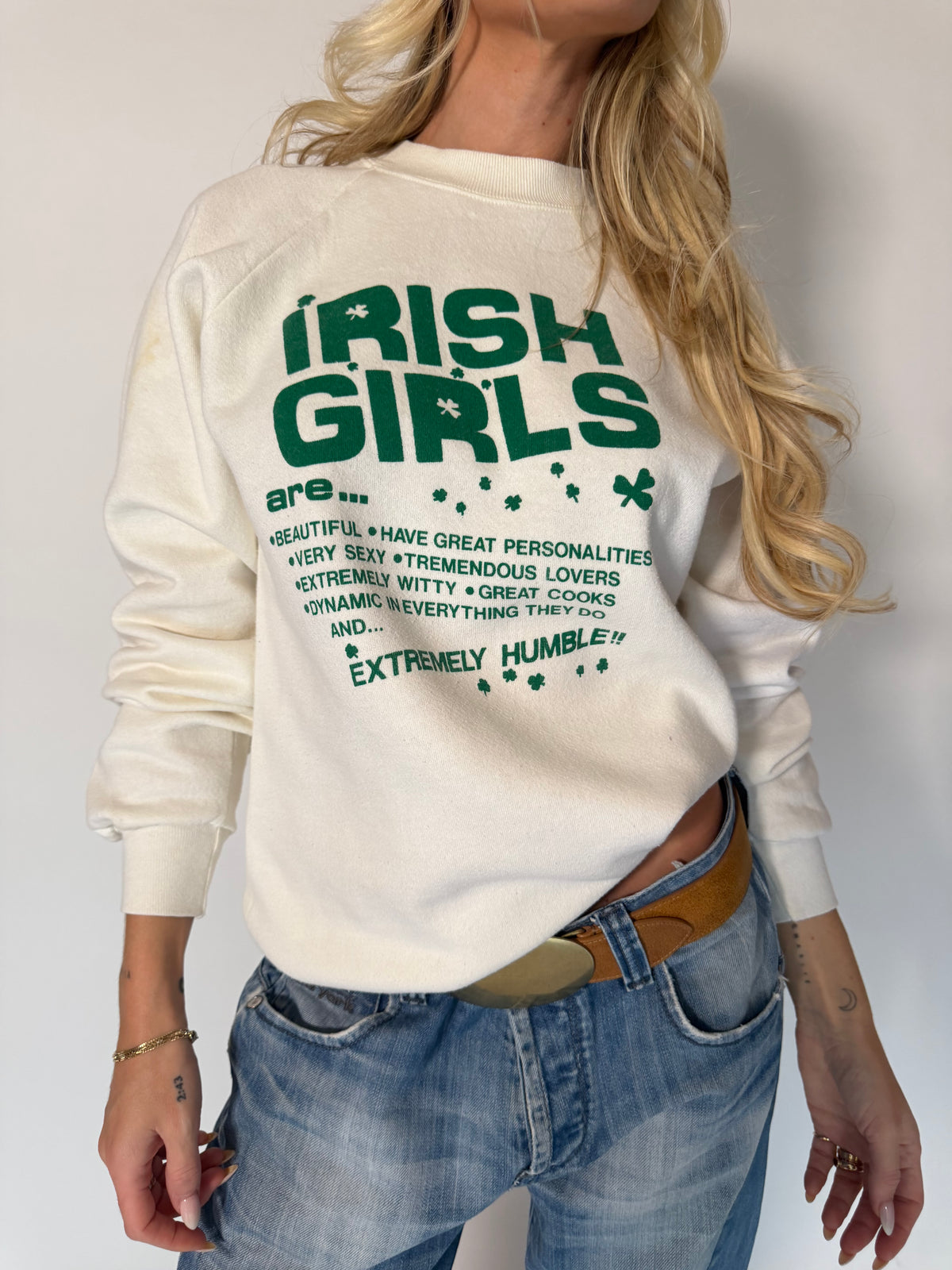 VINTAGE IRISH GIRLS GRAPHIC SWEATSHIRT