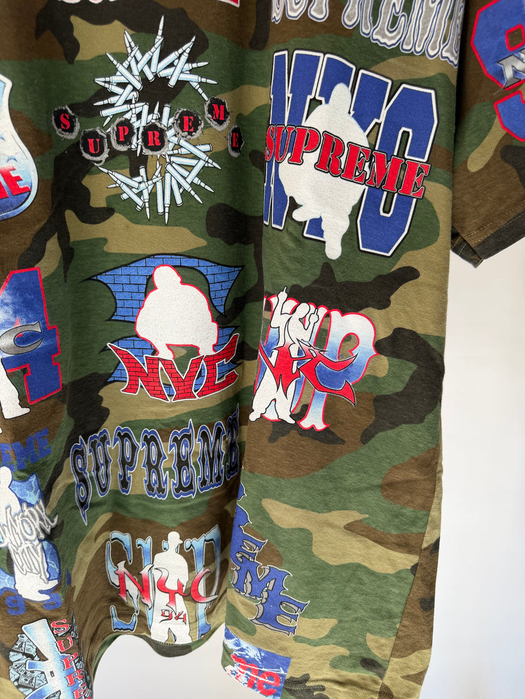 SUPREME CAMO GRAPHIC TEE