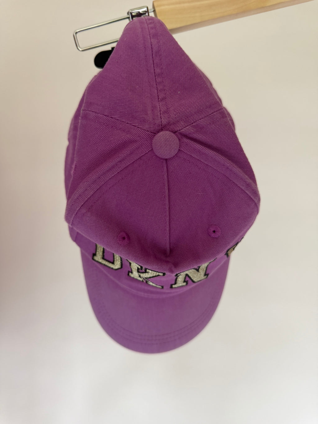 VINTAGE DKNY LOGO CAP