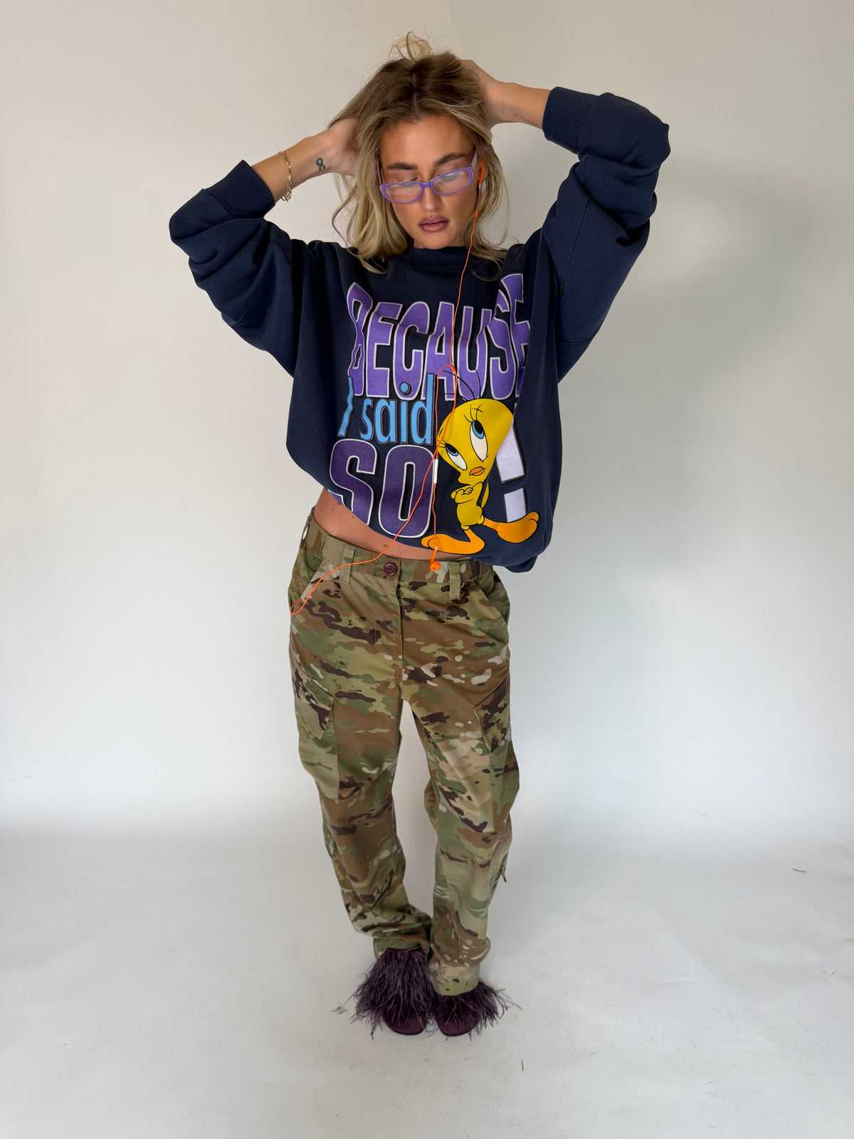 VINTAGE TWEETY BIRD GRAPHIC SWEATSHIRT