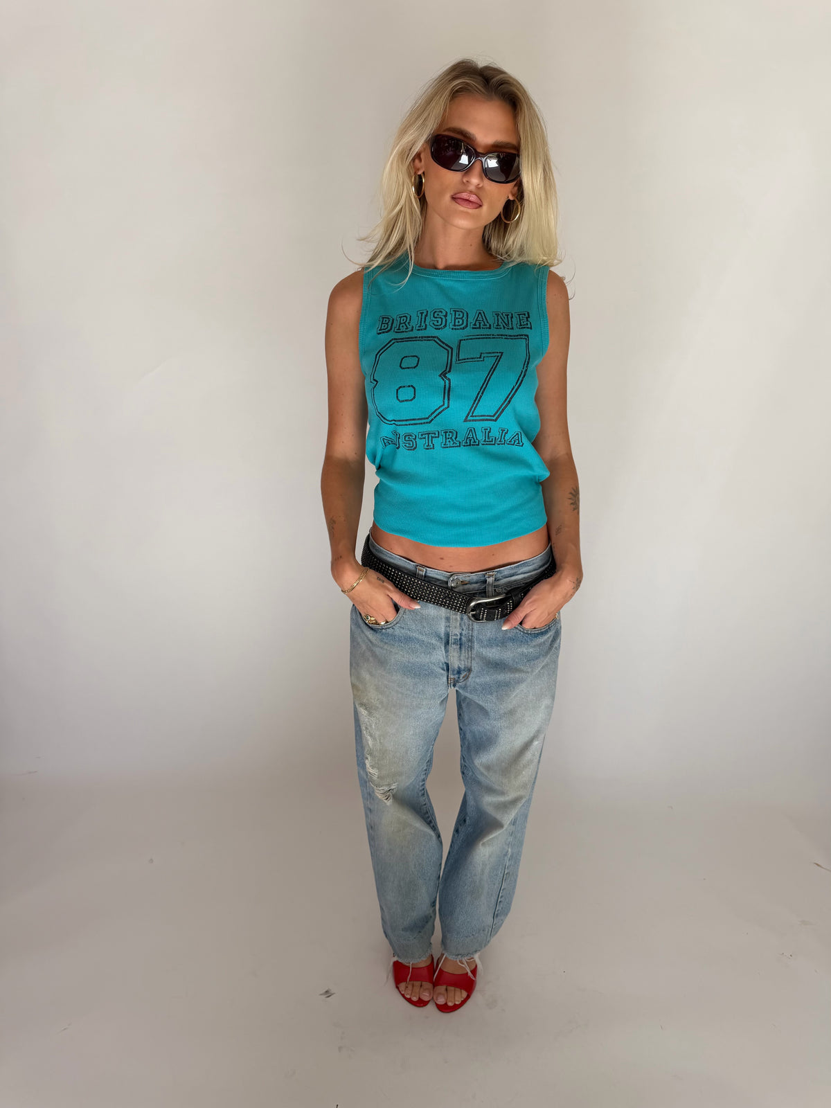 DISTRESSED LOW RISE JEANS