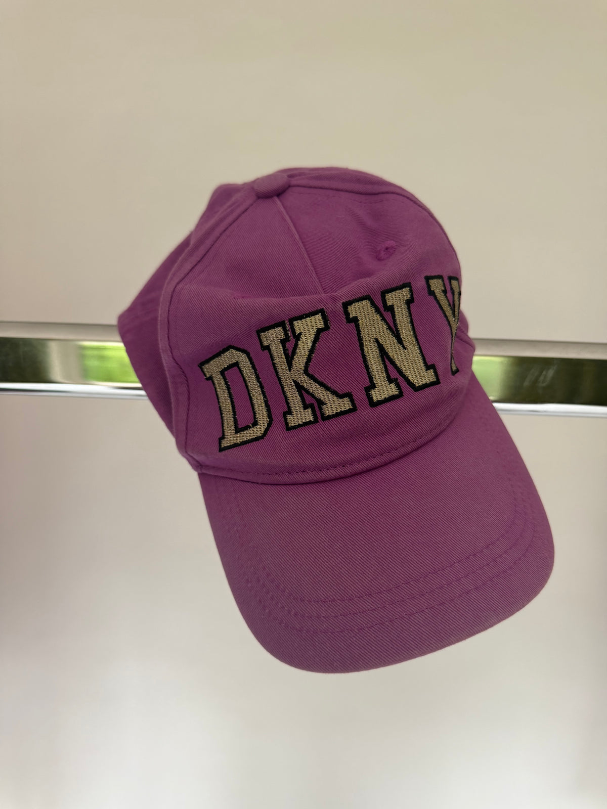VINTAGE DKNY LOGO CAP