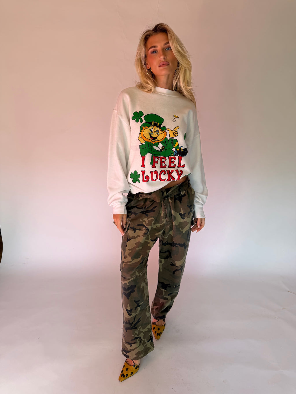 VINTAGE I FEEL LUCKY SWEATSHIRT