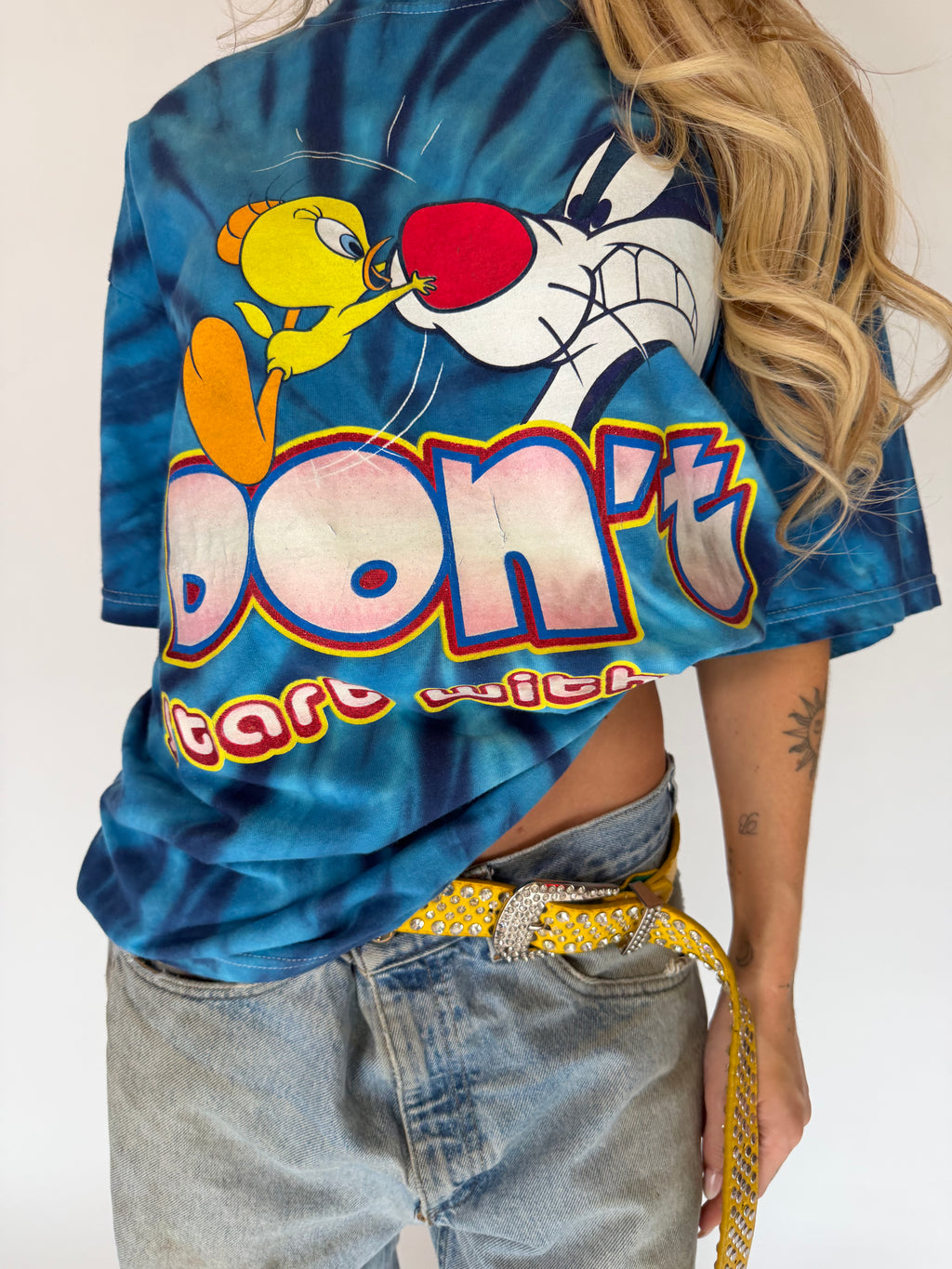 VINTAGE LOONEY TUNES TIE-DYE GRAPHIC TEE