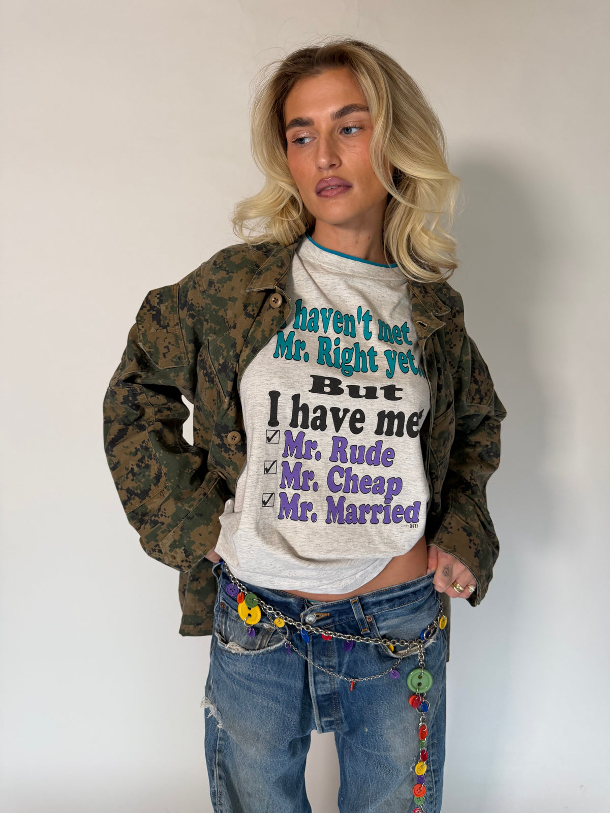 VINTAGE MR. RIGHT GRAPHIC TEE