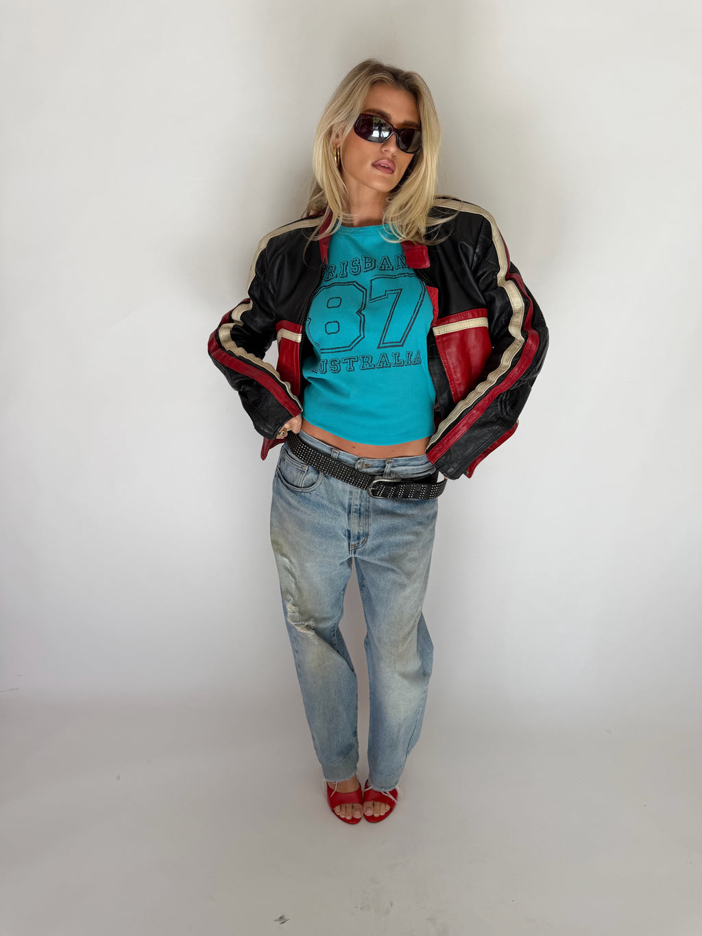 DISTRESSED LOW RISE JEANS