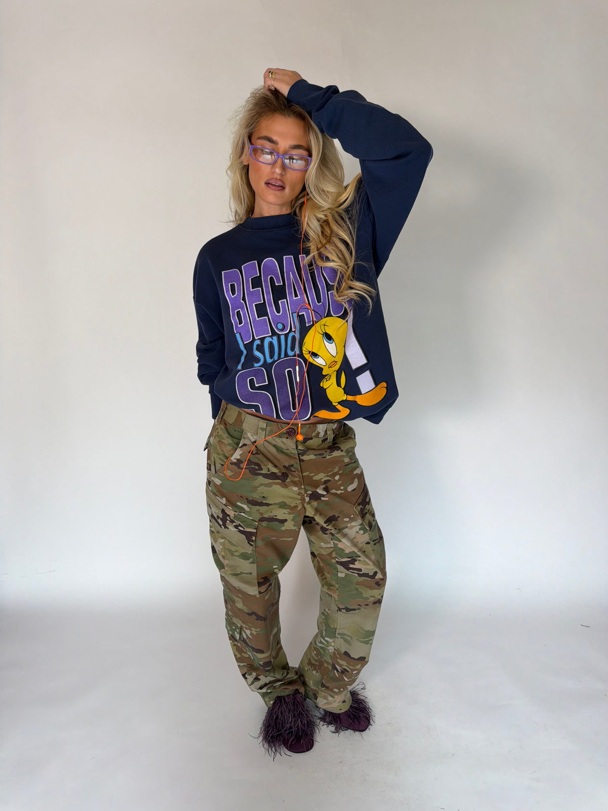 VINTAGE TWEETY BIRD GRAPHIC SWEATSHIRT