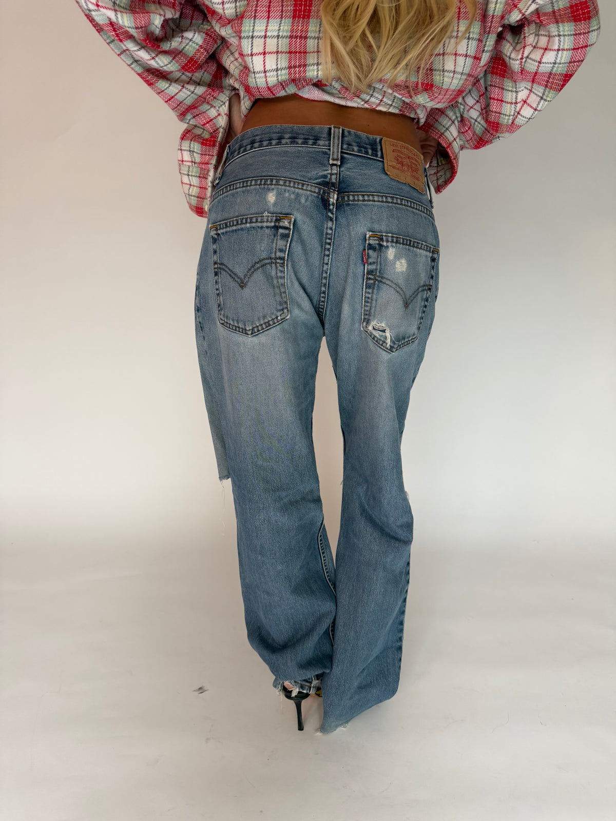 VINTAGE DISTRESSED LEVI’S JEANS