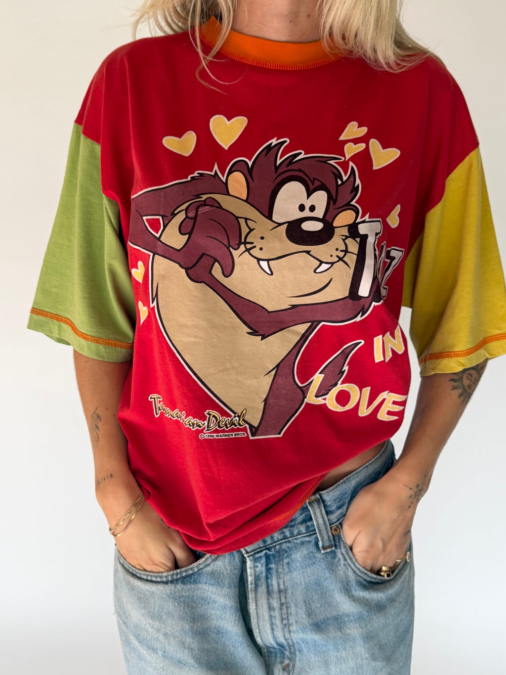 VINTAGE TAZ IN LOVE GRAPHIC TEE