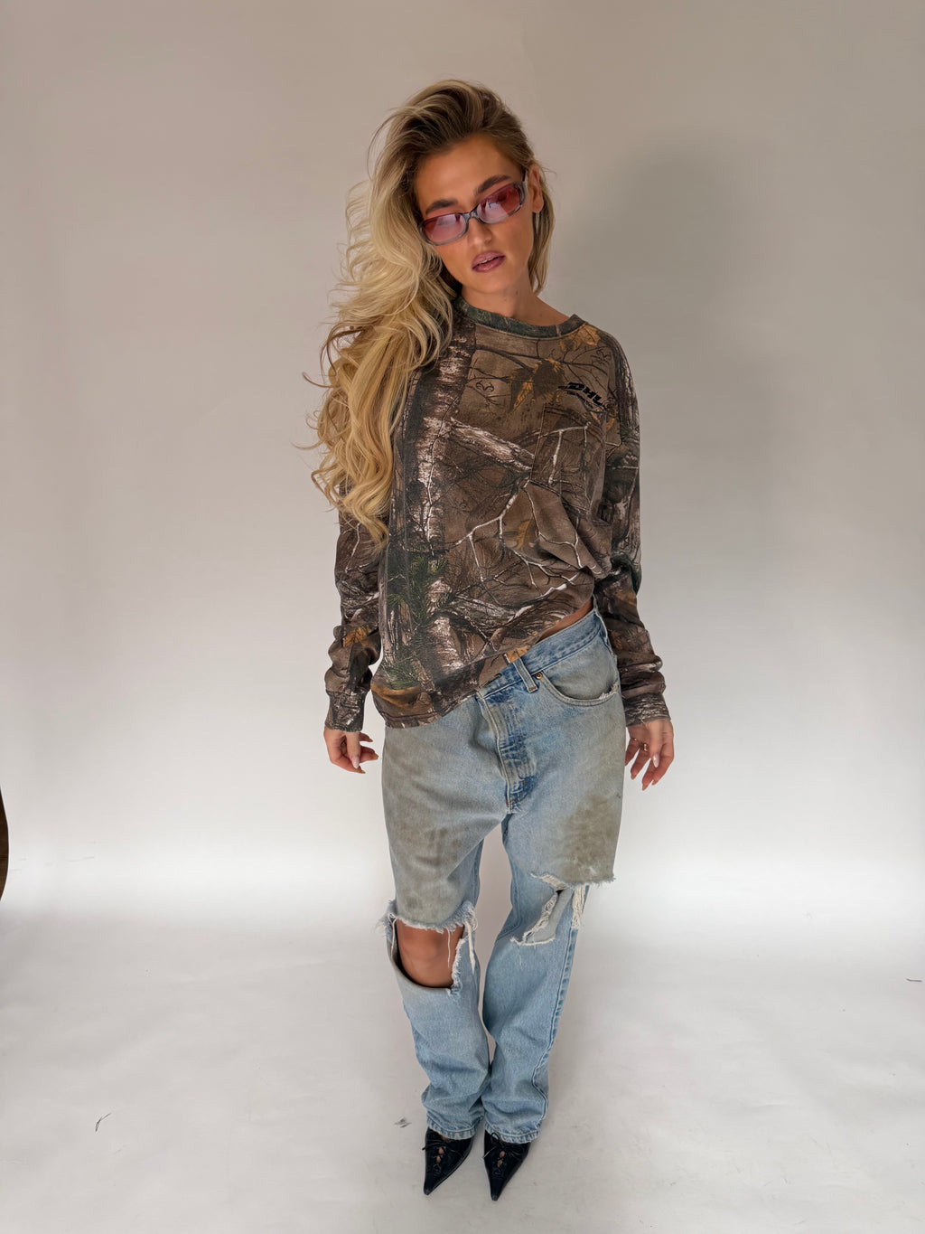 VINTAGE CARHARTT DISTRESSED DENIM JEANS