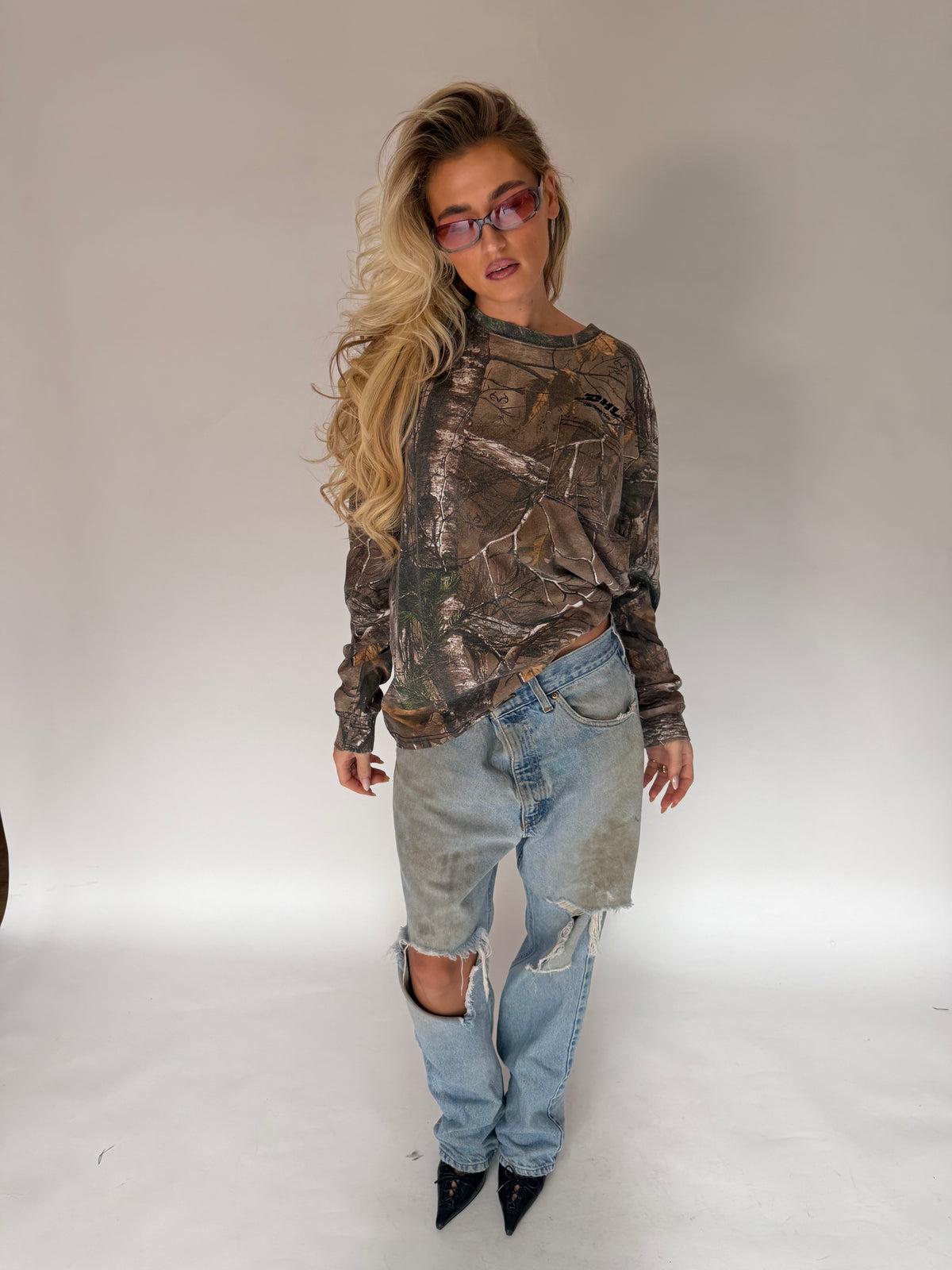 VINTAGE CARHARTT DISTRESSED DENIM JEANS