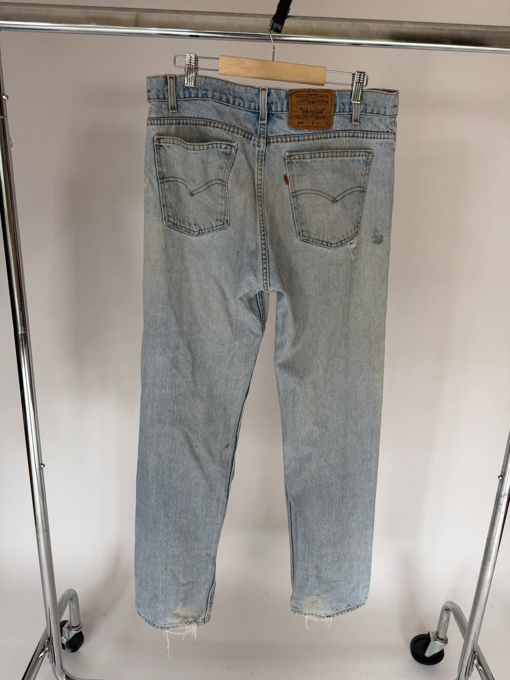 VINTAGE LEVI’S 550 JEANS