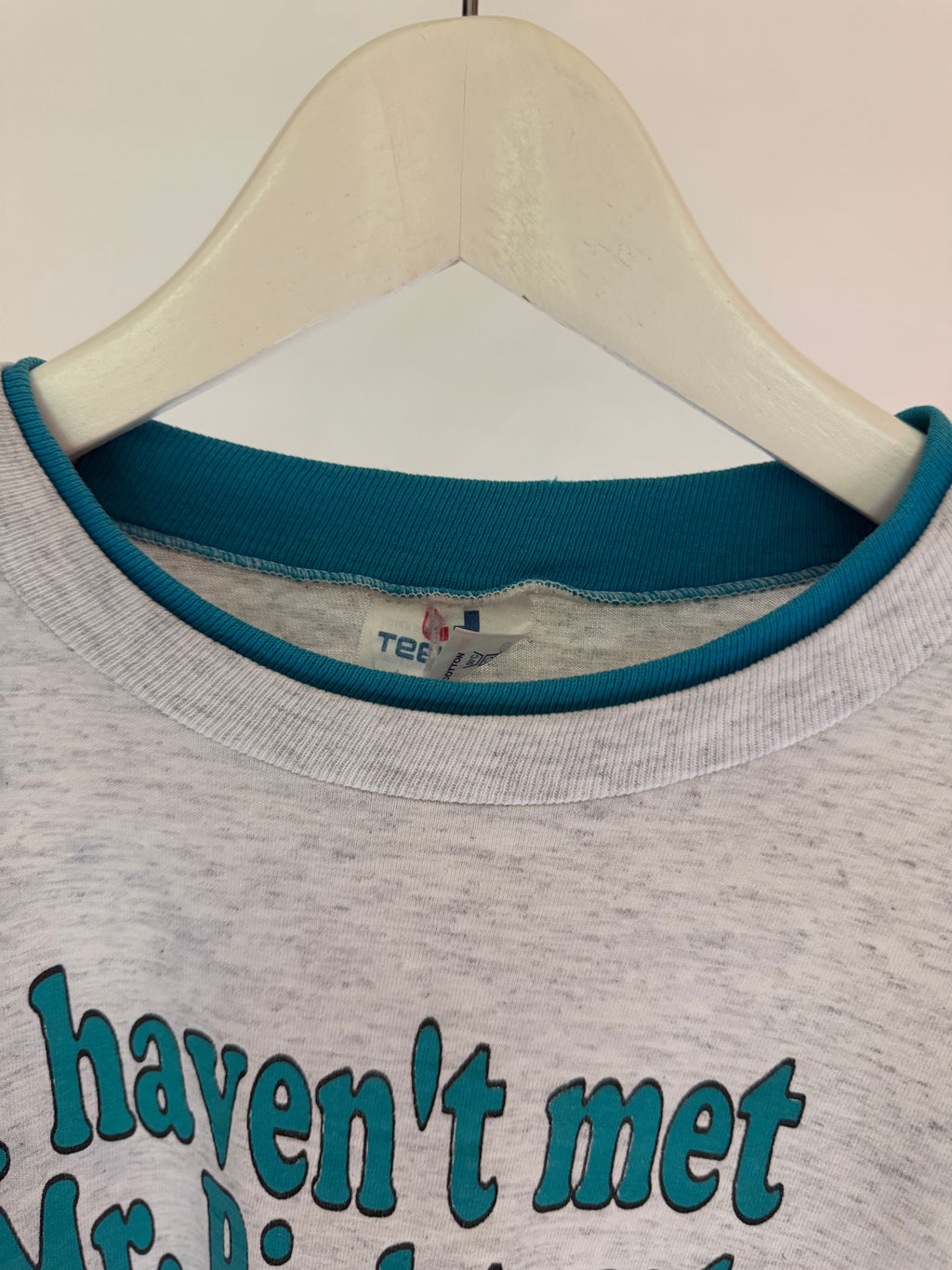 VINTAGE MR. RIGHT GRAPHIC TEE
