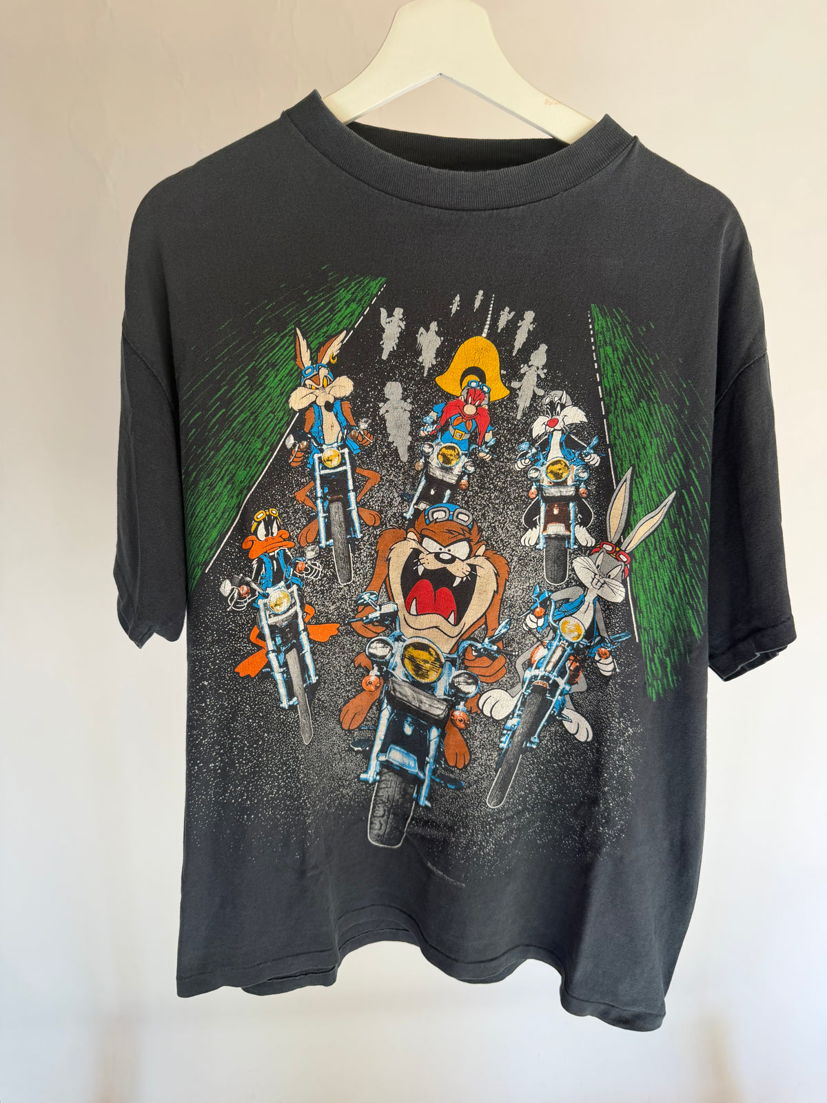 VINTAGE LOONEY TUNES BIKER TEE