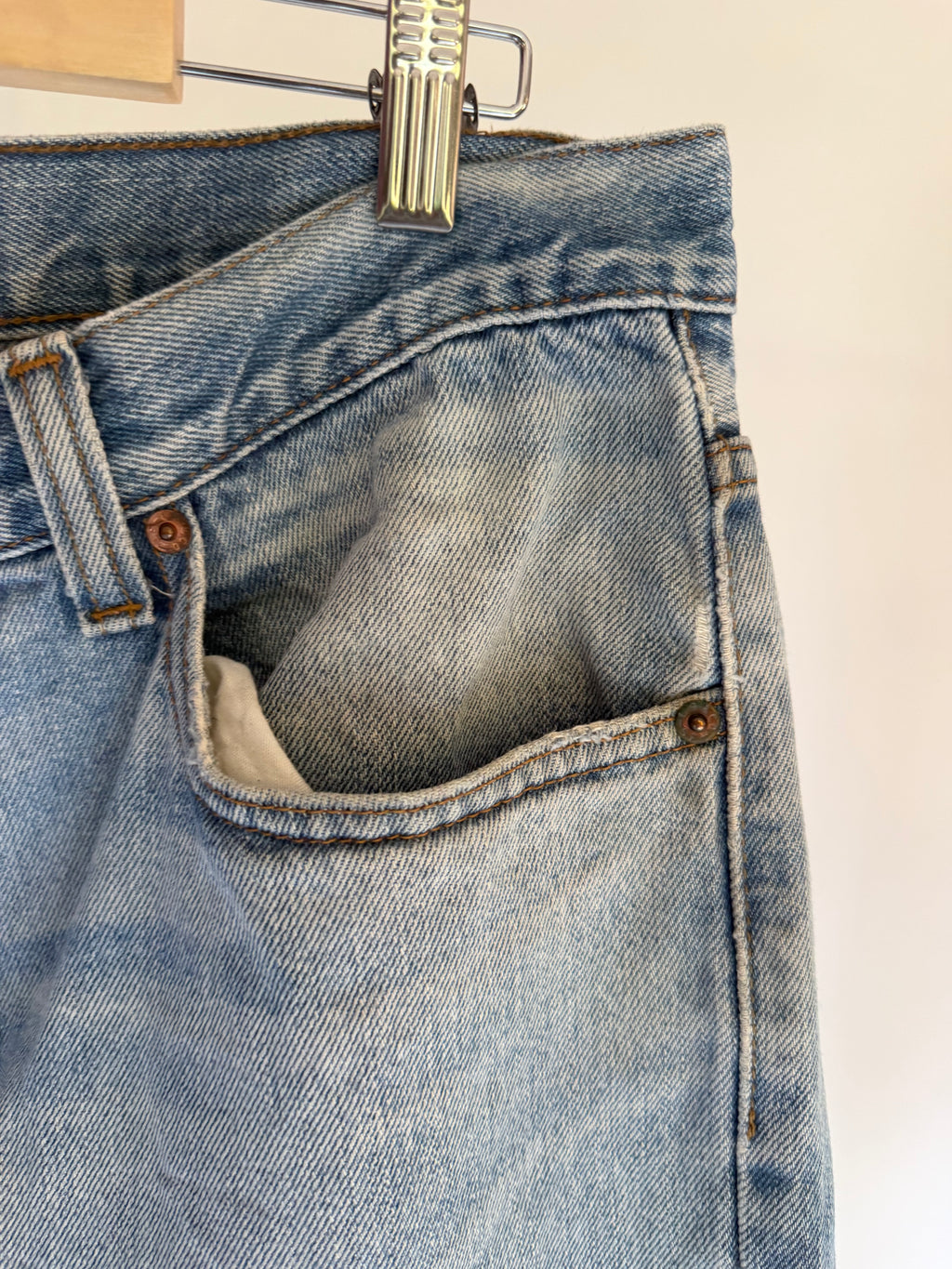 VINTAGE LEVI’S 550 PAINT JEANS