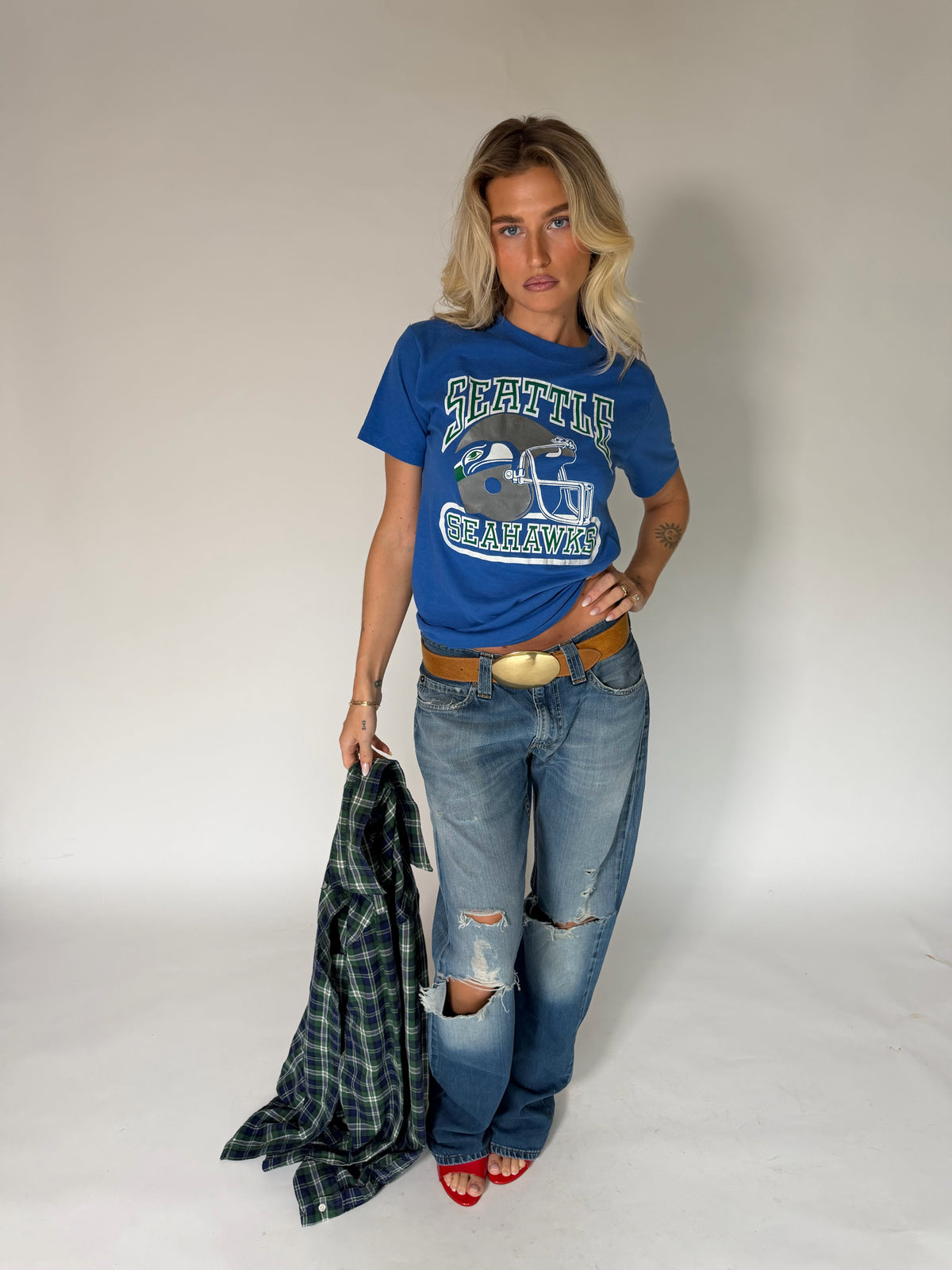 VINTAGE BLUE SEATTLE SEAHAWKS GRAPHIC TEE