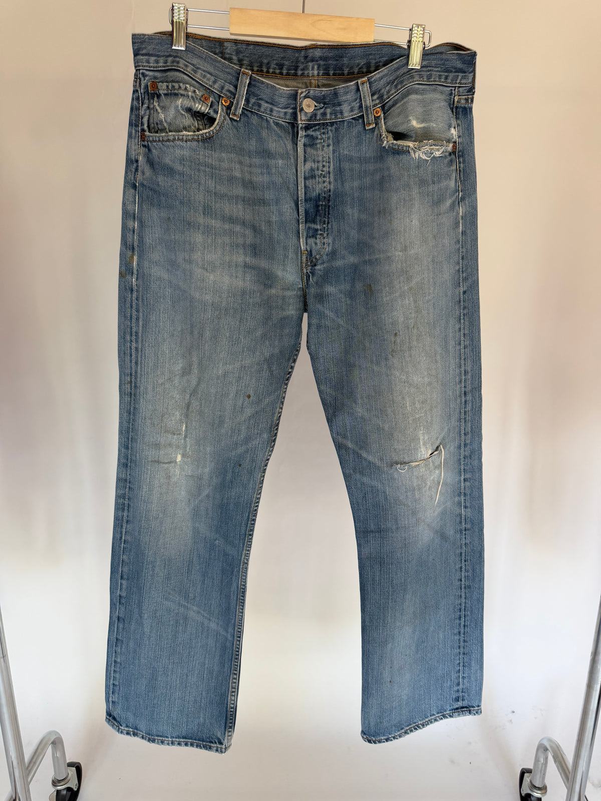 VINTAGE LEVI’S 501 JEANS
