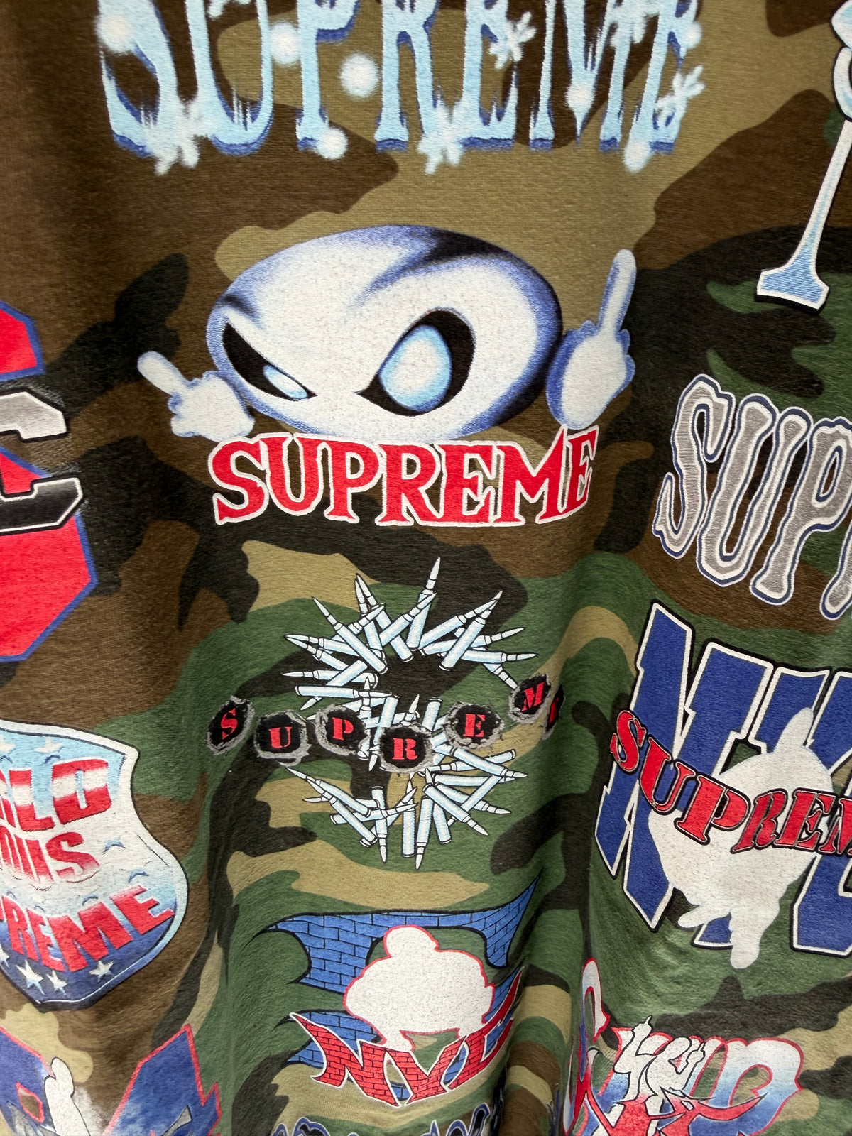 SUPREME CAMO GRAPHIC TEE
