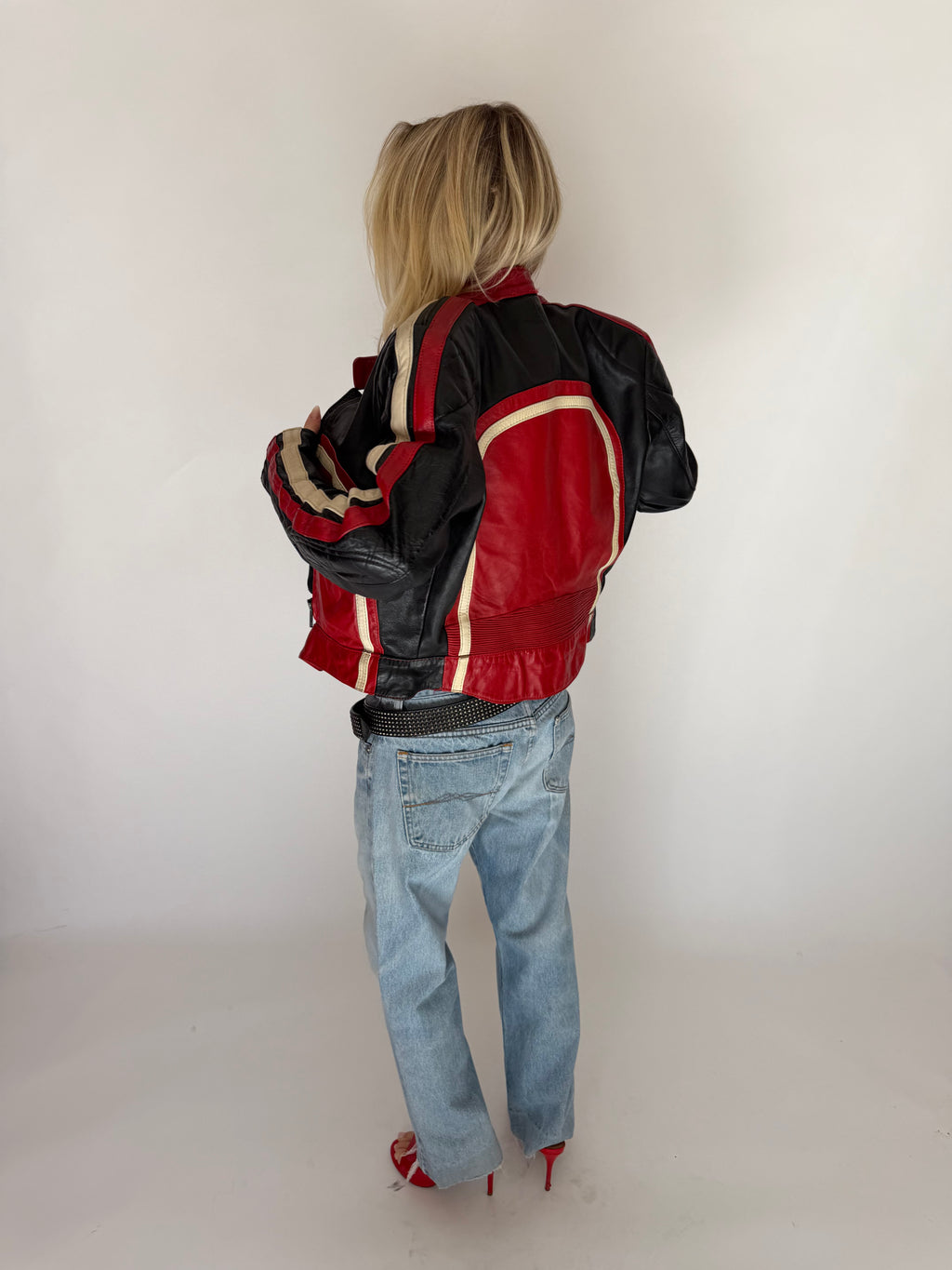 DISTRESSED LOW RISE JEANS