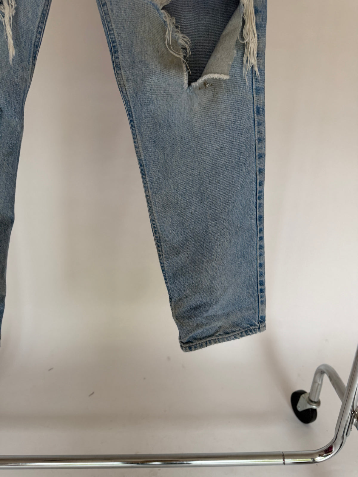 VINTAGE CARHARTT DISTRESSED DENIM JEANS