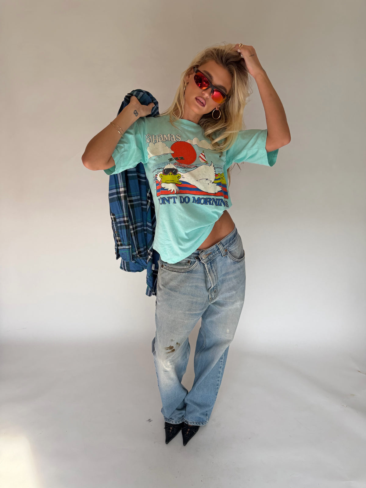 VINTAGE I DON’T DO MORNINGS GRAPHIC TEE
