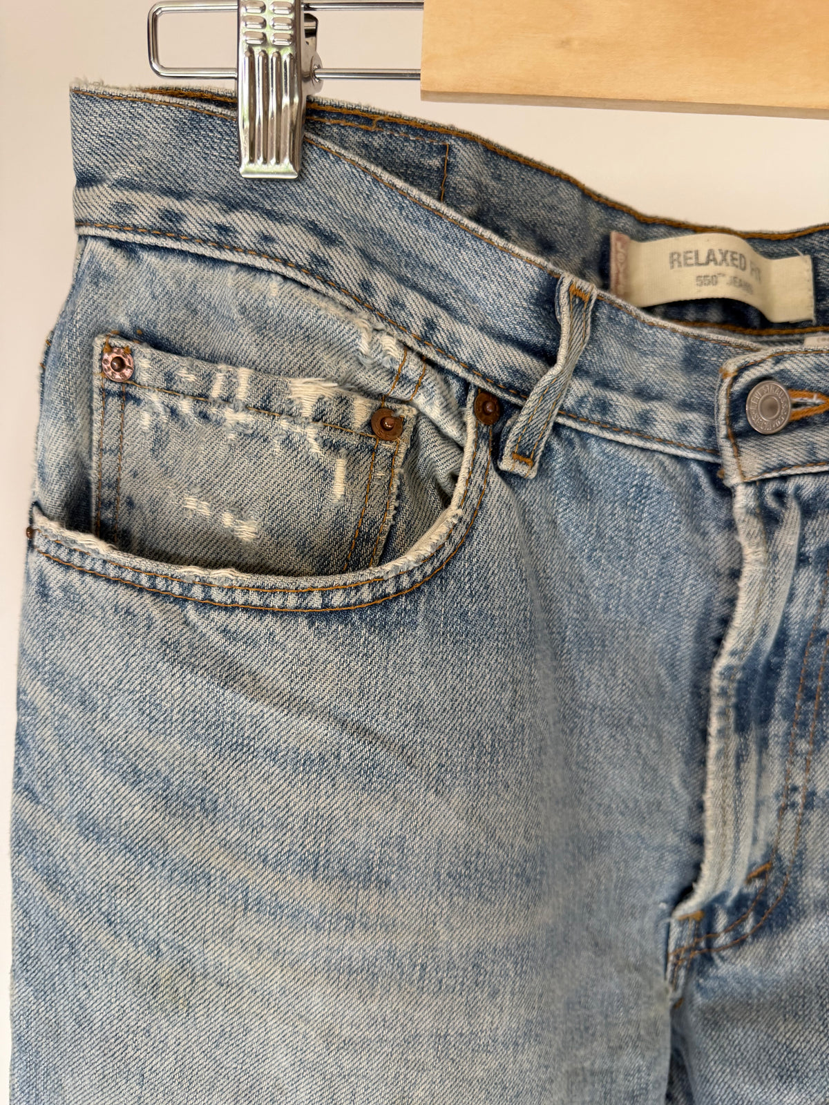 VINTAGE LEVI’S 550 JEANS