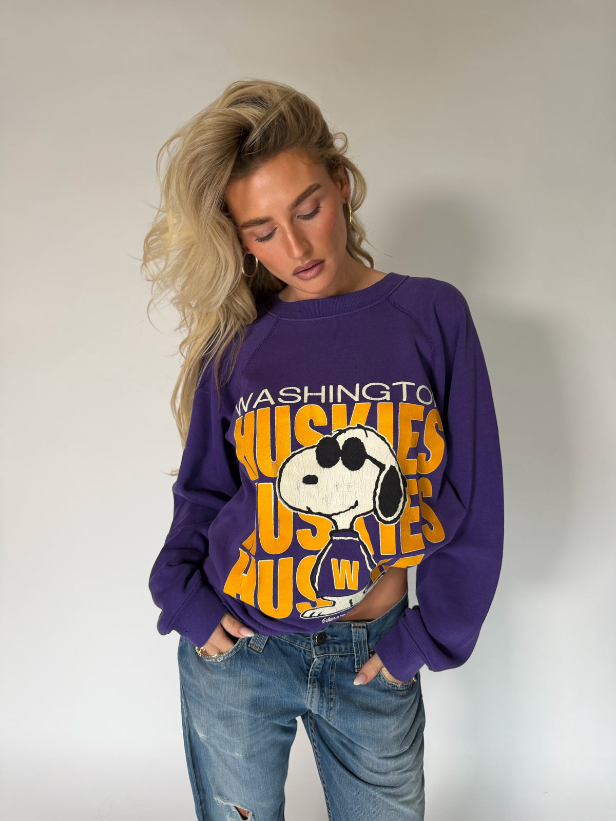 VINTAGE PURPLE SNOOPY WASHINGTON HUSKIES SWEATER