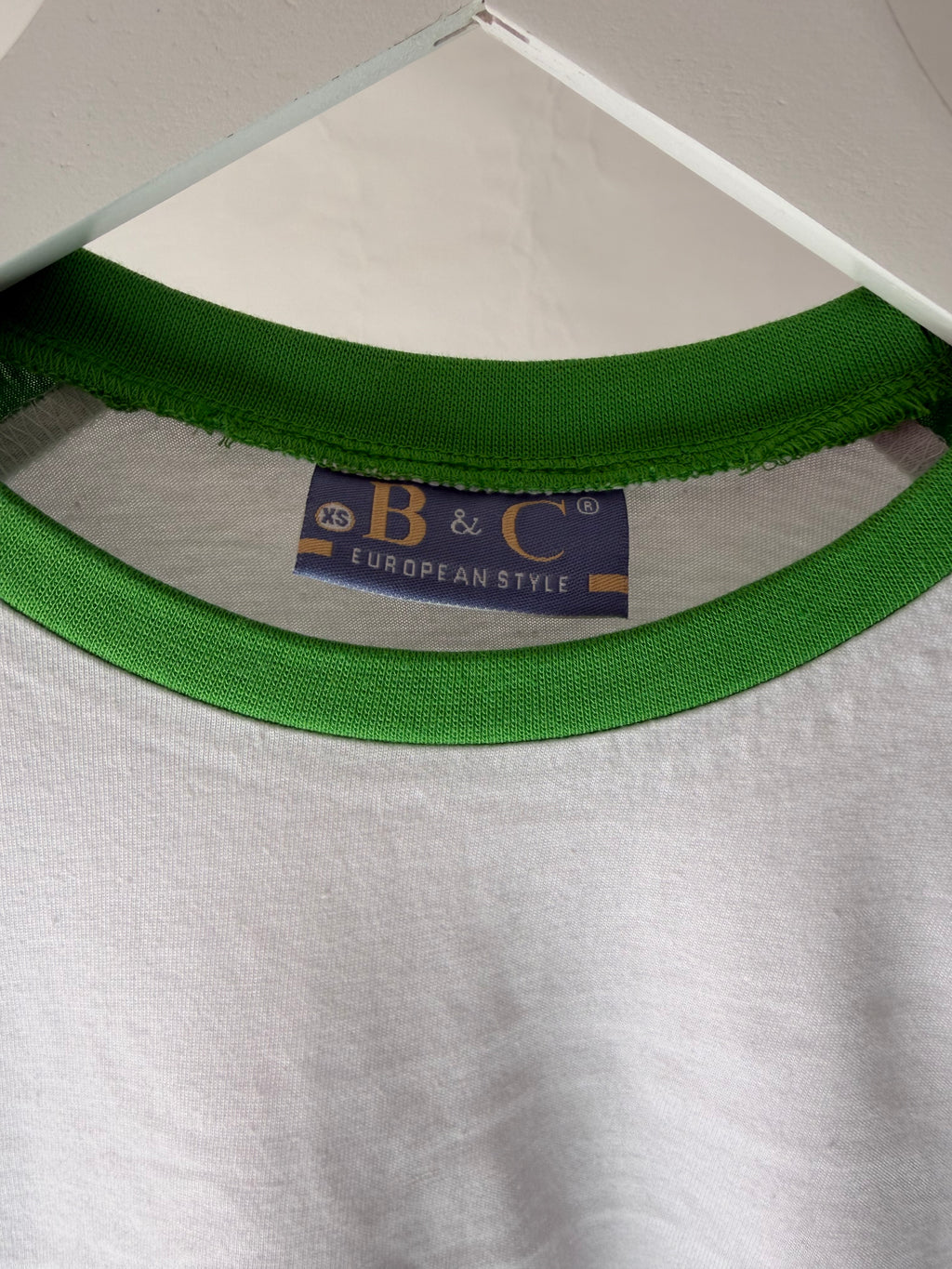 GREEN & WHITE RAGLAN LONGSLEEVE