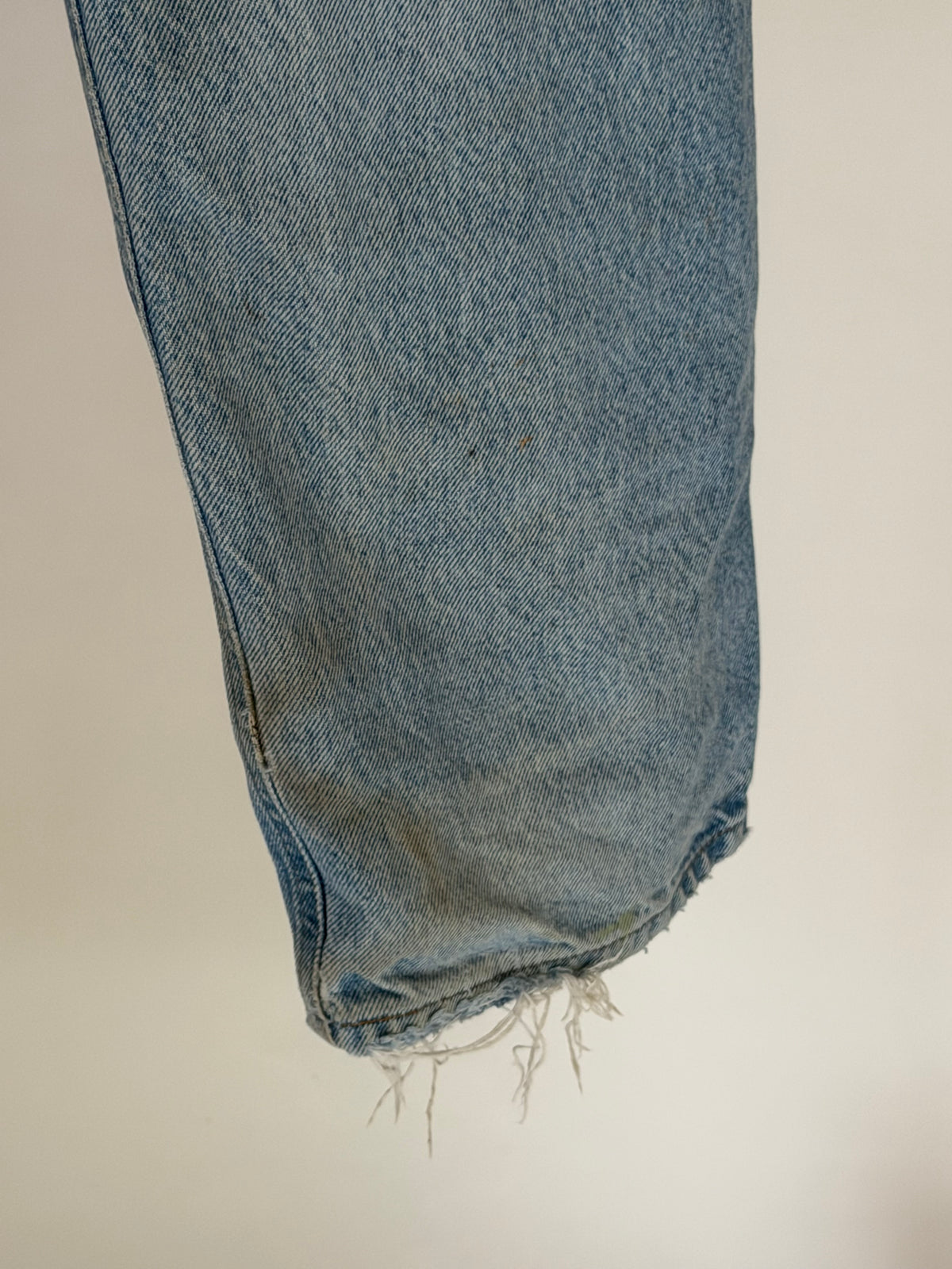 VINTAGE CARHARTT DISTRESSED DENIM JEANS