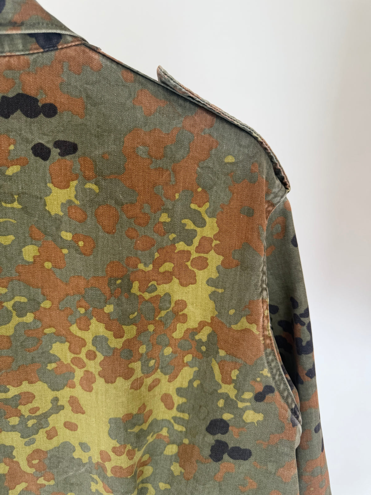 VINTAGE CAMO MILITARY JACKET