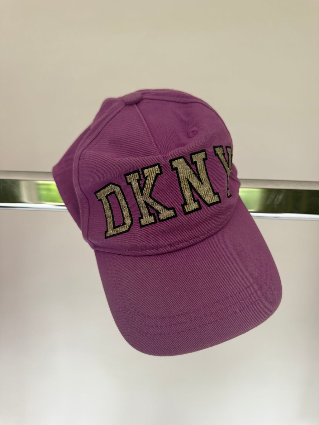 VINTAGE DKNY LOGO CAP