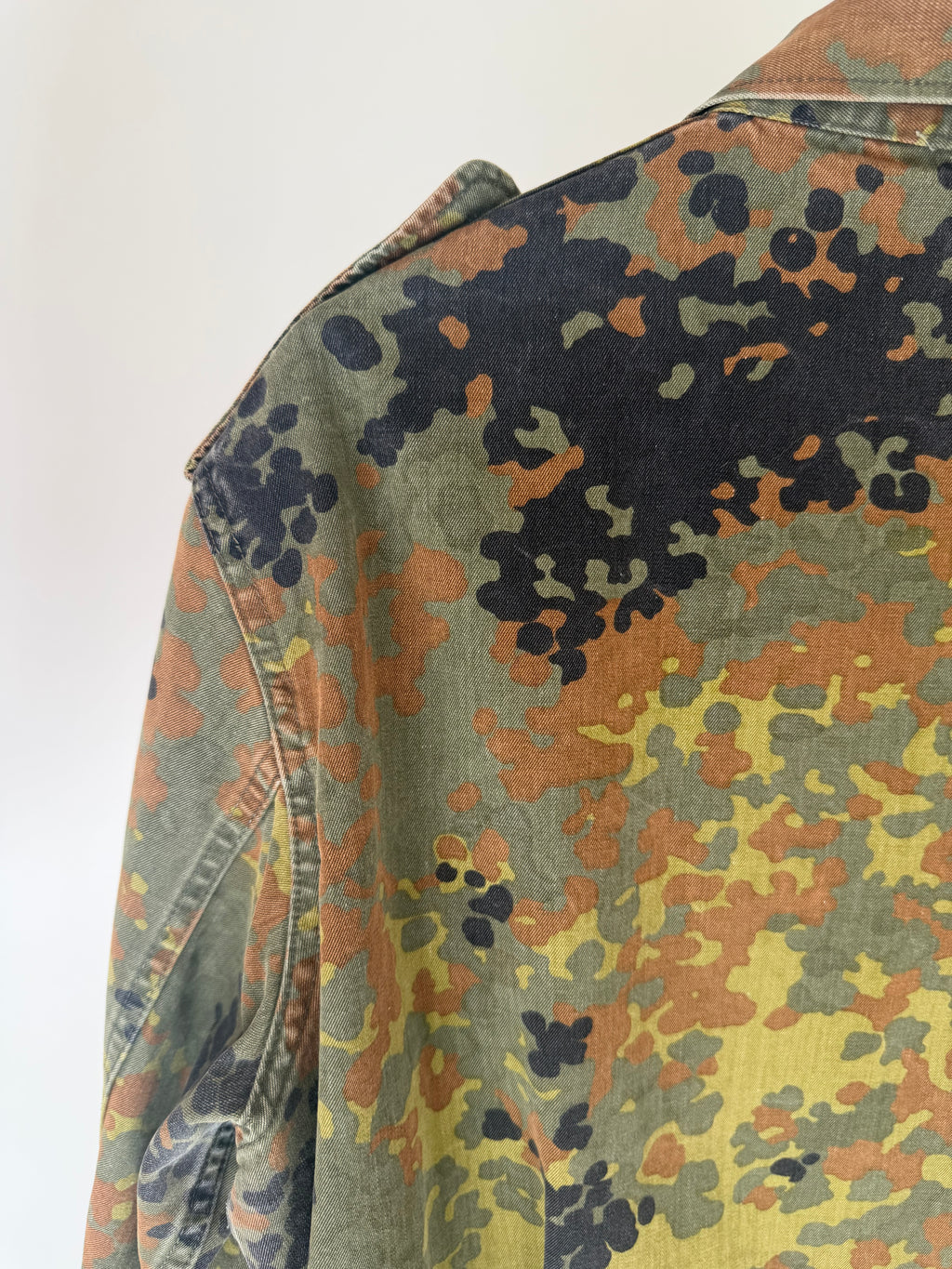 VINTAGE CAMO MILITARY JACKET