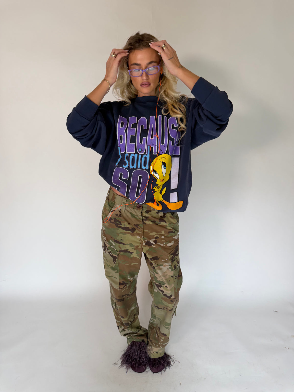 VINTAGE TWEETY BIRD GRAPHIC SWEATSHIRT