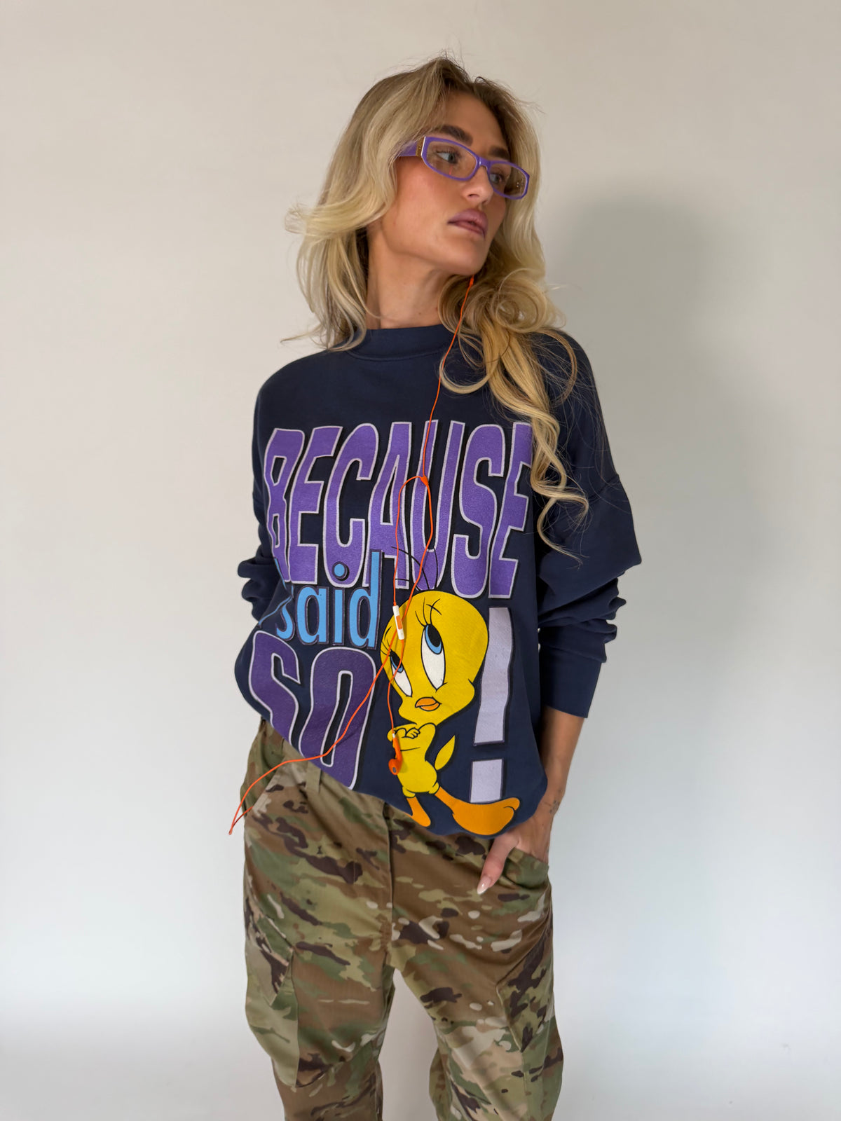 VINTAGE TWEETY BIRD GRAPHIC SWEATSHIRT