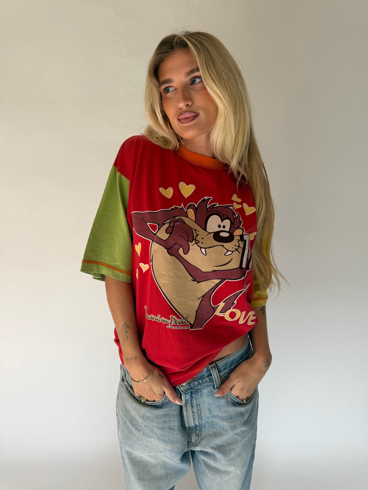 VINTAGE TAZ IN LOVE GRAPHIC TEE