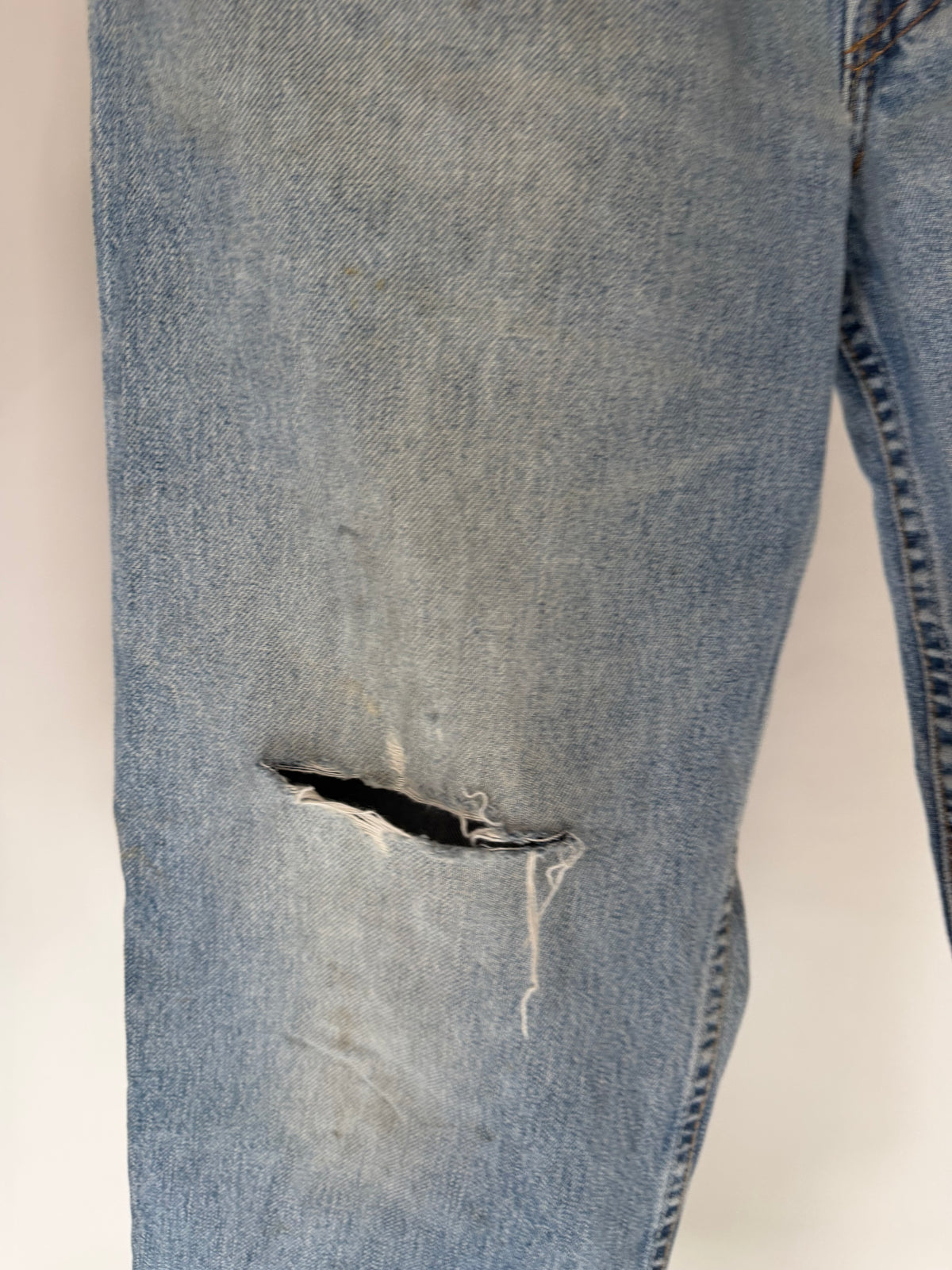 VINTAGE LEVI’S 550 JEANS