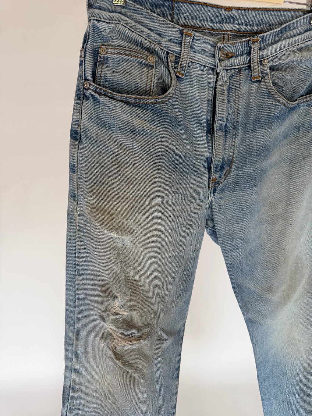 DISTRESSED LOW RISE JEANS