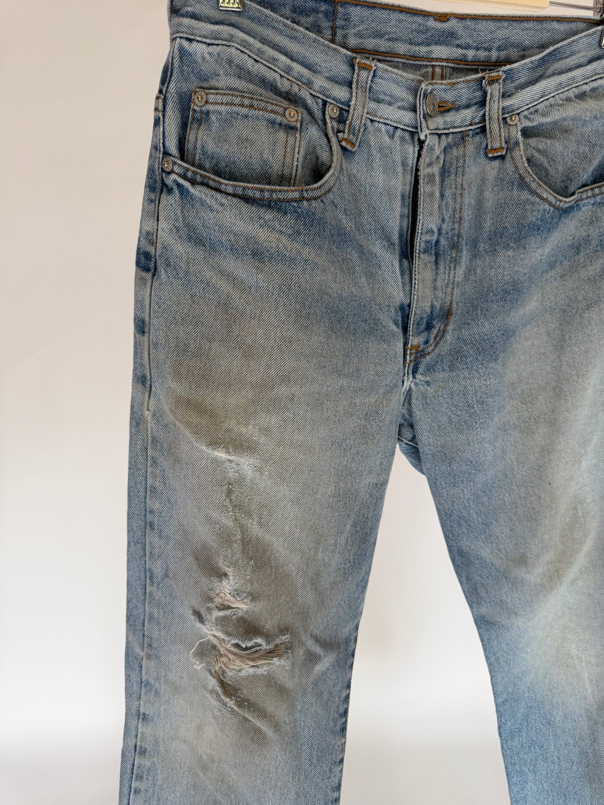 DISTRESSED LOW RISE JEANS
