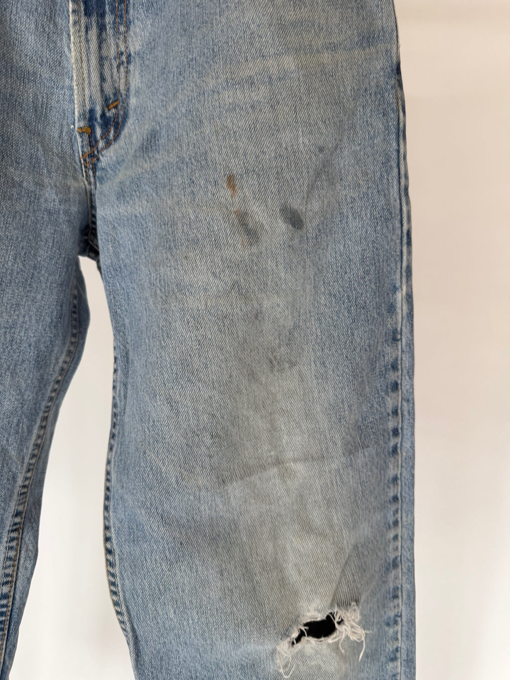 VINTAGE LEVI’S 550 JEANS