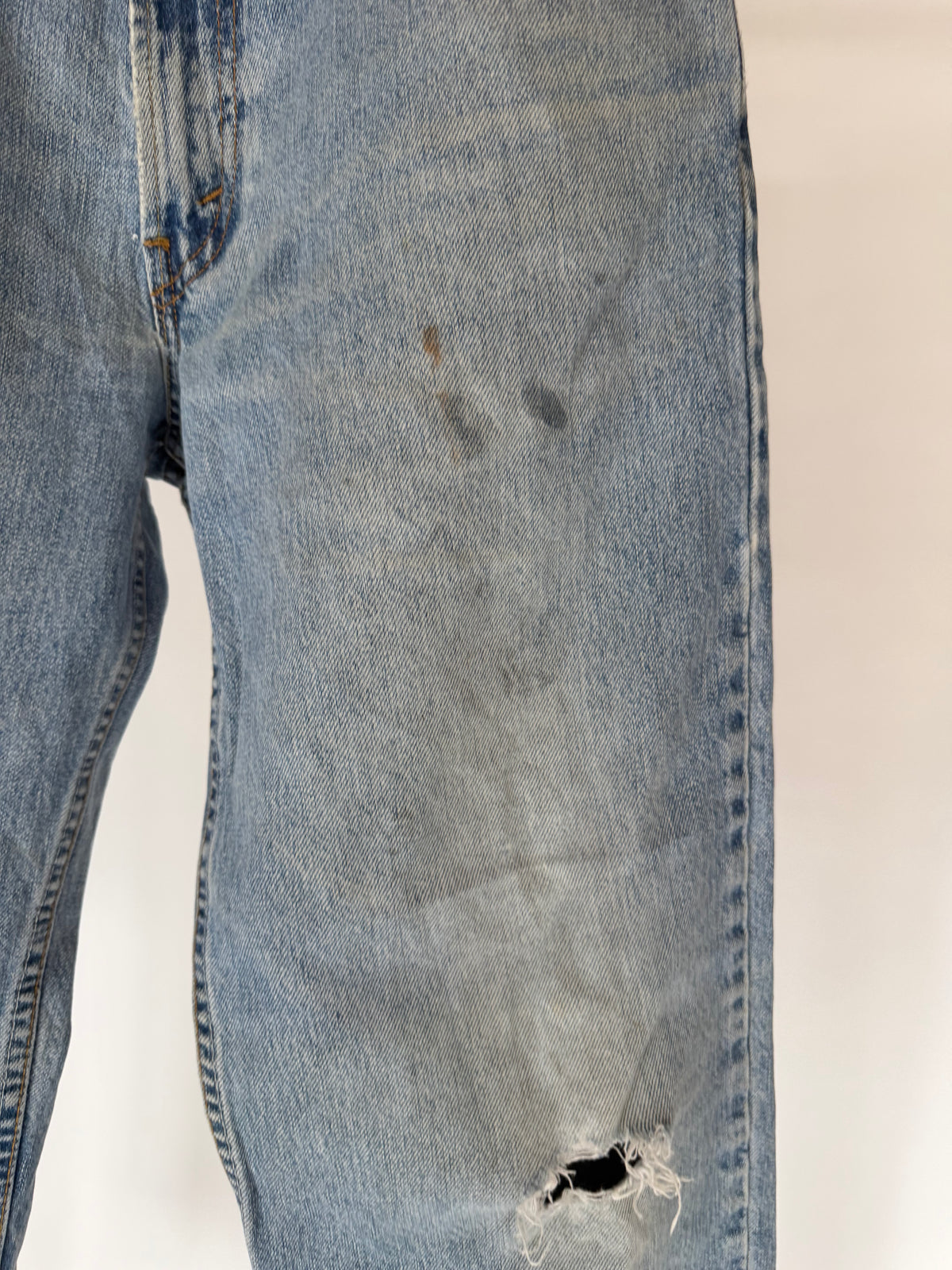 VINTAGE LEVI’S 550 JEANS