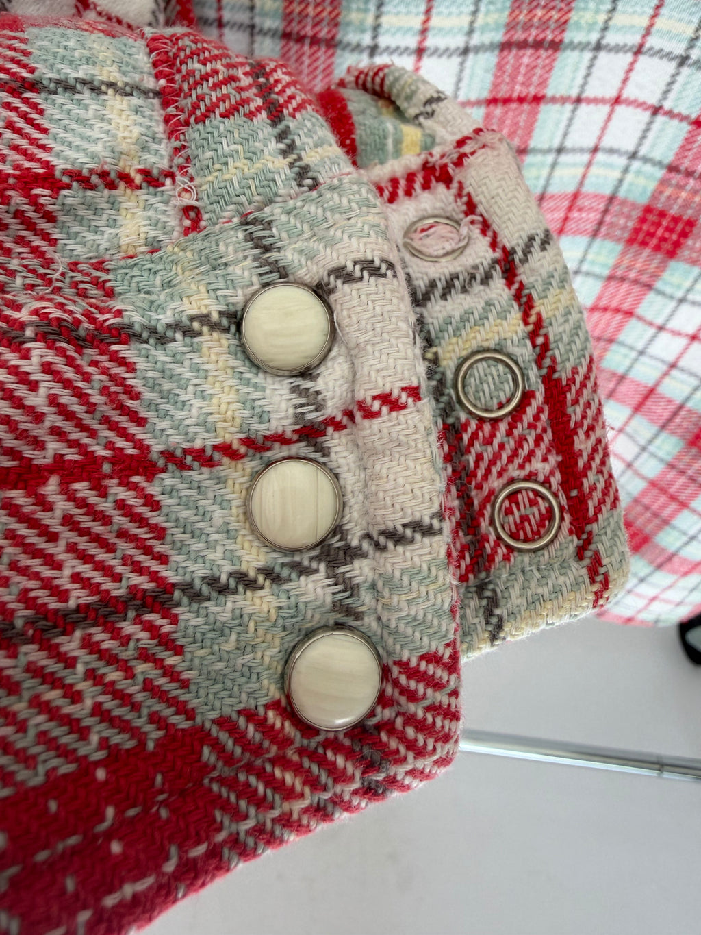 VINTAGE RED & WHITE PLAID FLANNEL SHIRT