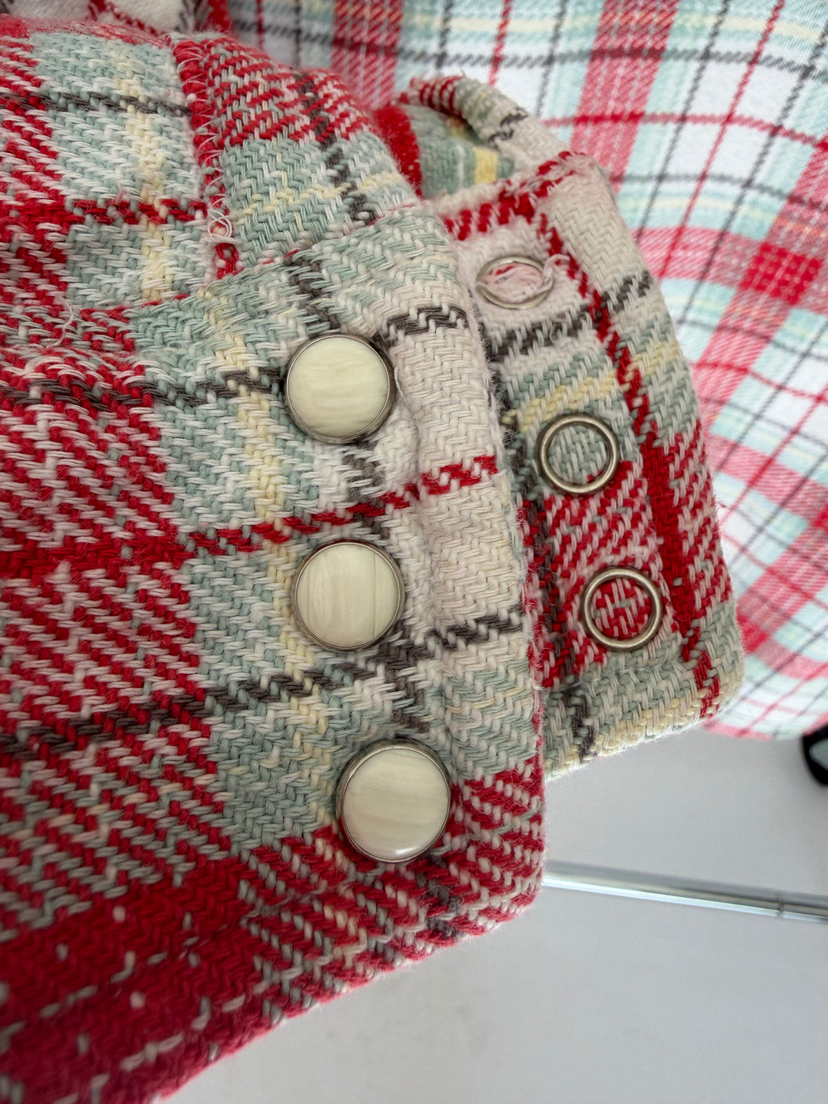 VINTAGE RED & WHITE PLAID FLANNEL SHIRT