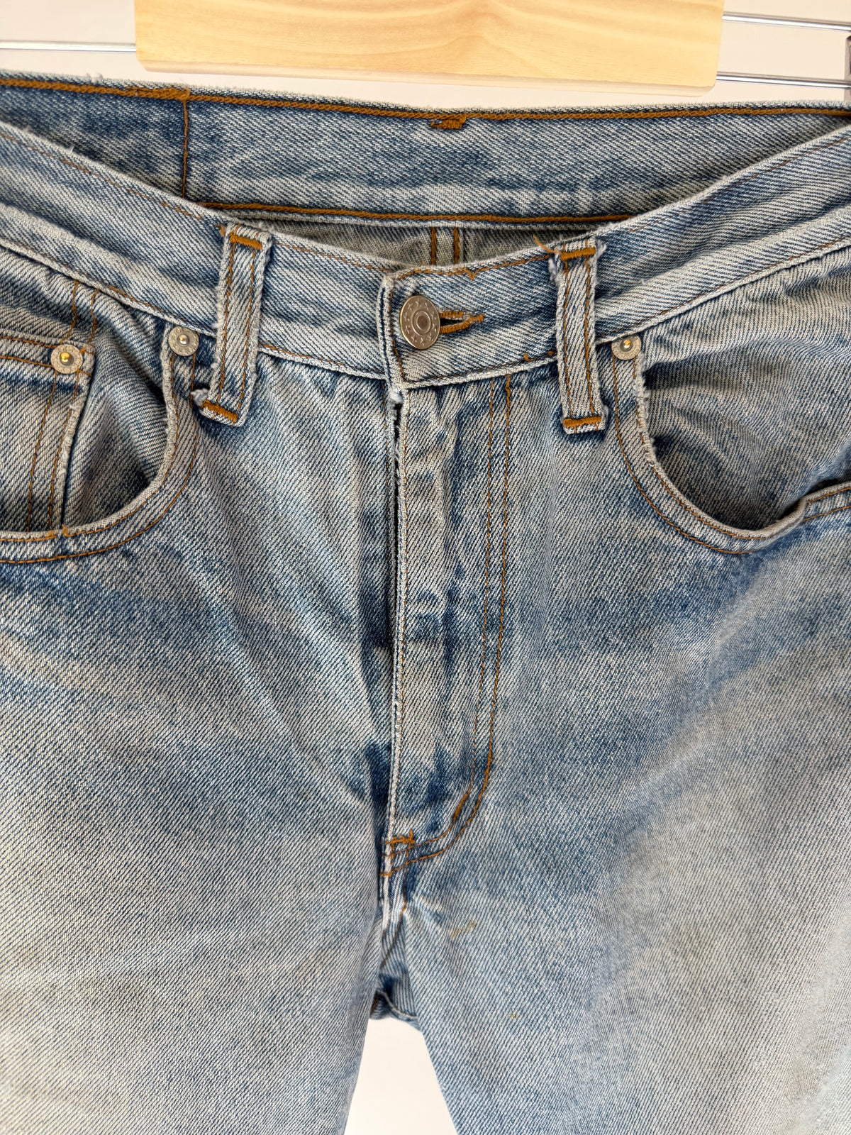 DISTRESSED LOW RISE JEANS