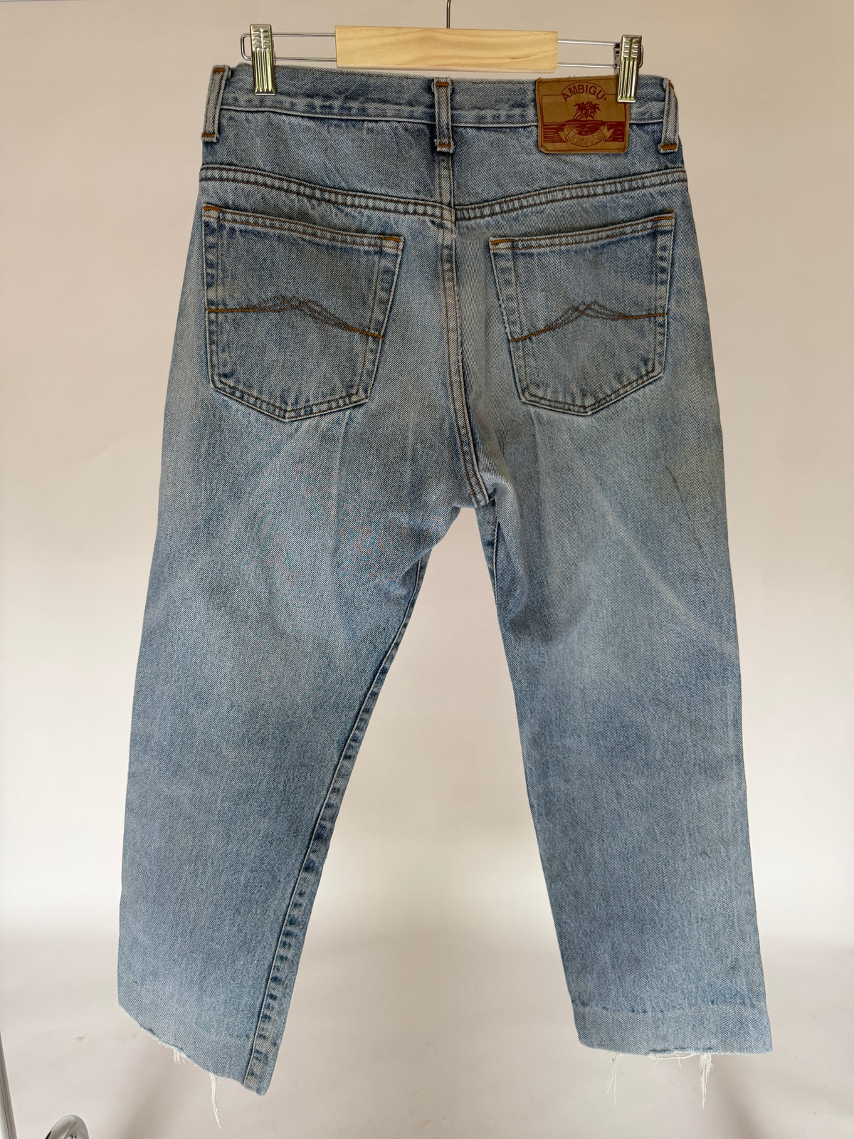 DISTRESSED LOW RISE JEANS