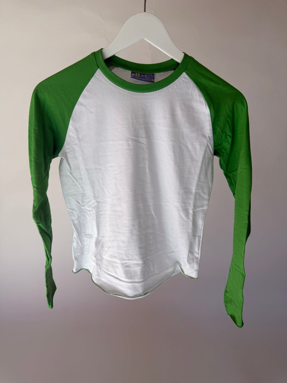 GREEN & WHITE RAGLAN LONGSLEEVE
