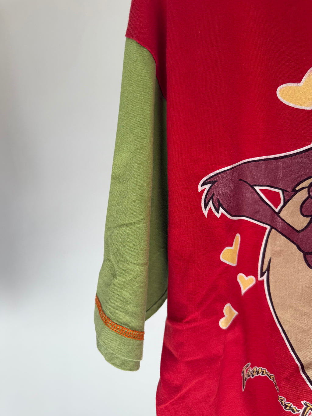 VINTAGE TAZ IN LOVE GRAPHIC TEE